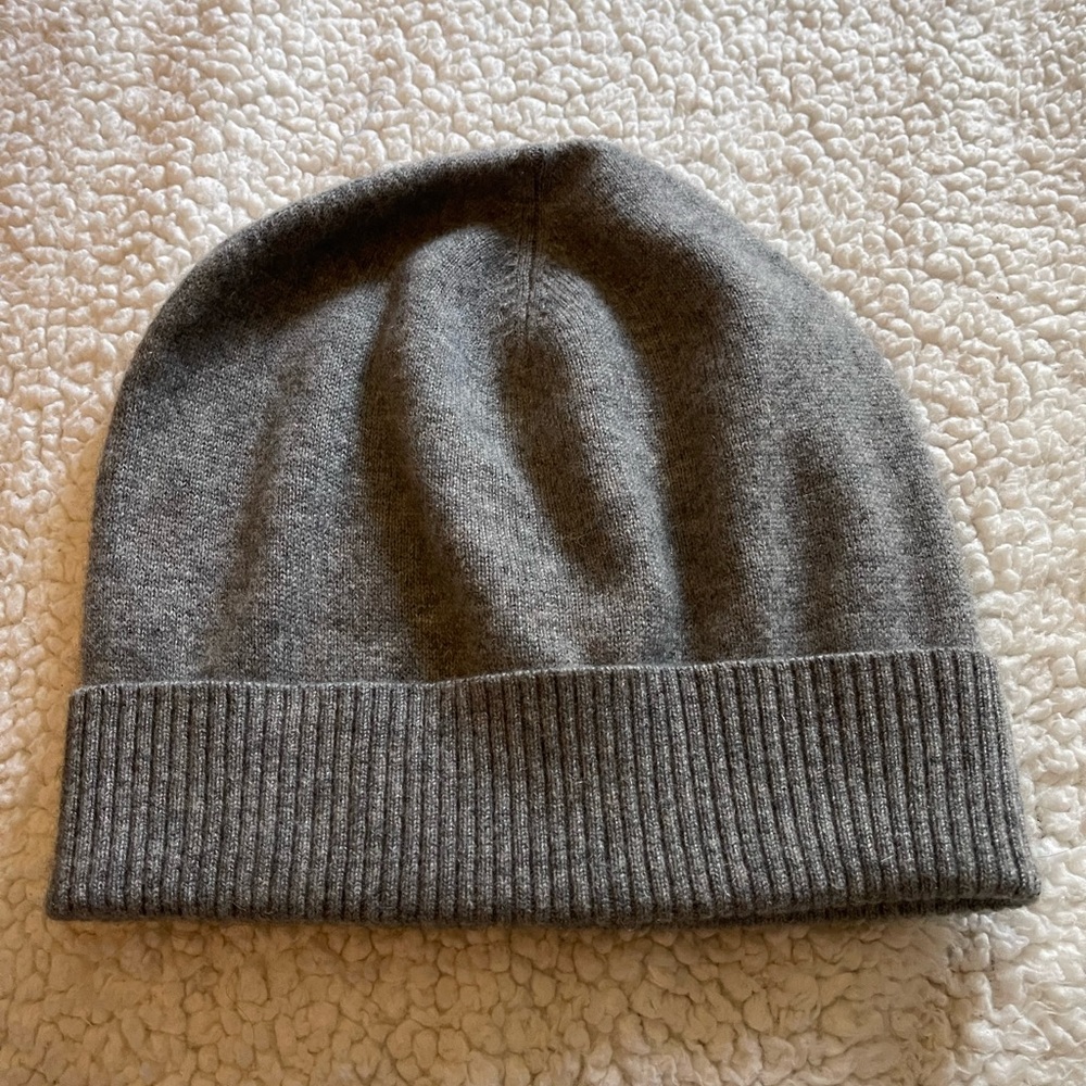 Women’s grey beanie